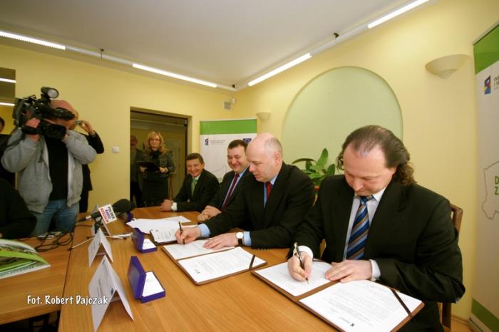 Gmina Rewal – podpisanie umowy o dofinansowanie oczyszczalni w Pobierowie