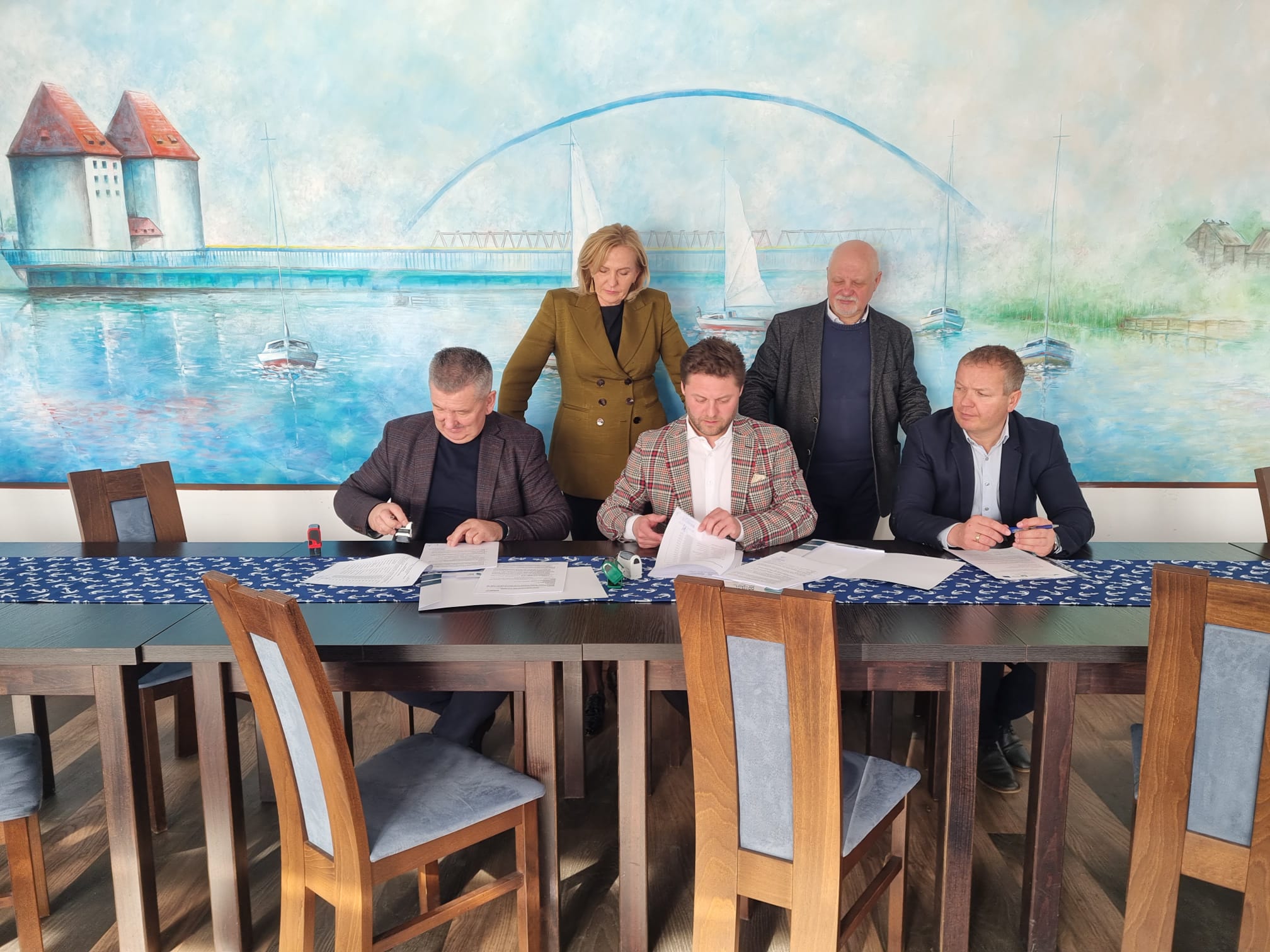 Umowa na roboty budowlane związane z branżą hydrotechniczną w ramach projektu „Utworzenie Przystani Morskiej w Wolinie” podpisana!